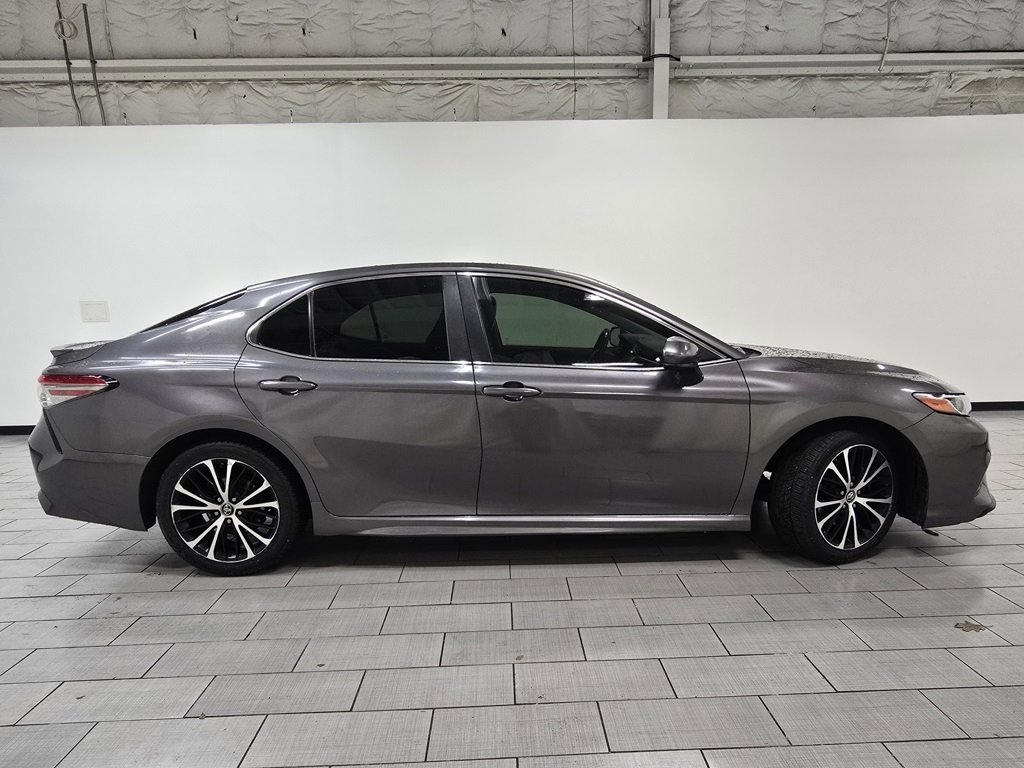 Used 2018 Toyota Camry SE image 14