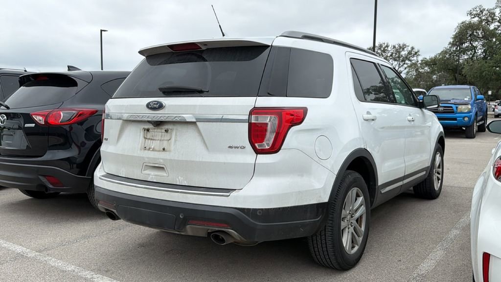 Used 2018 Ford Explorer XLT w/ Equipment Group 202A AWD/4WD image 4