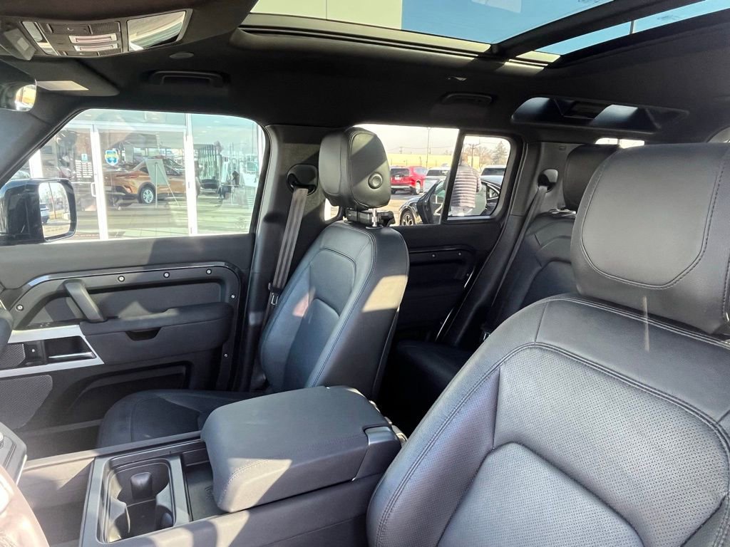 Used 2023 Land Rover Defender 110 SE image 21