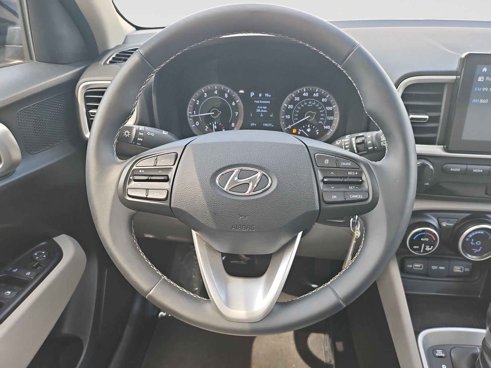 Used 2022 Hyundai Venue SEL FWD image 38
