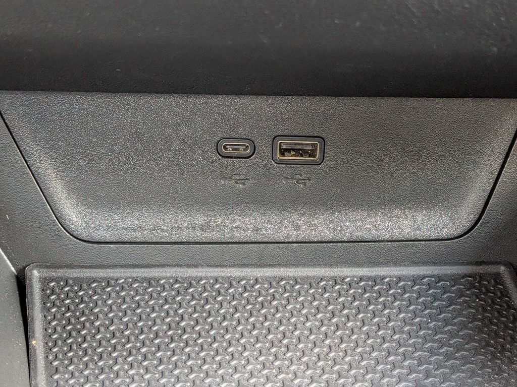Used 2025 Chevrolet Equinox LT w/ Convenience Package II FWD image 24