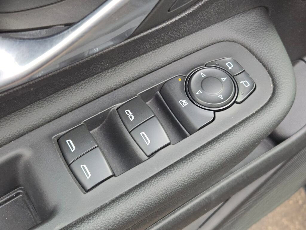 Used 2024 GMC Terrain SLE w/ Driver Convenience Package image 21