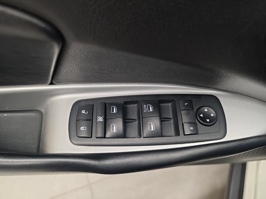 Used 2020 Dodge Journey SE w/ Blacktop Package FWD image 16