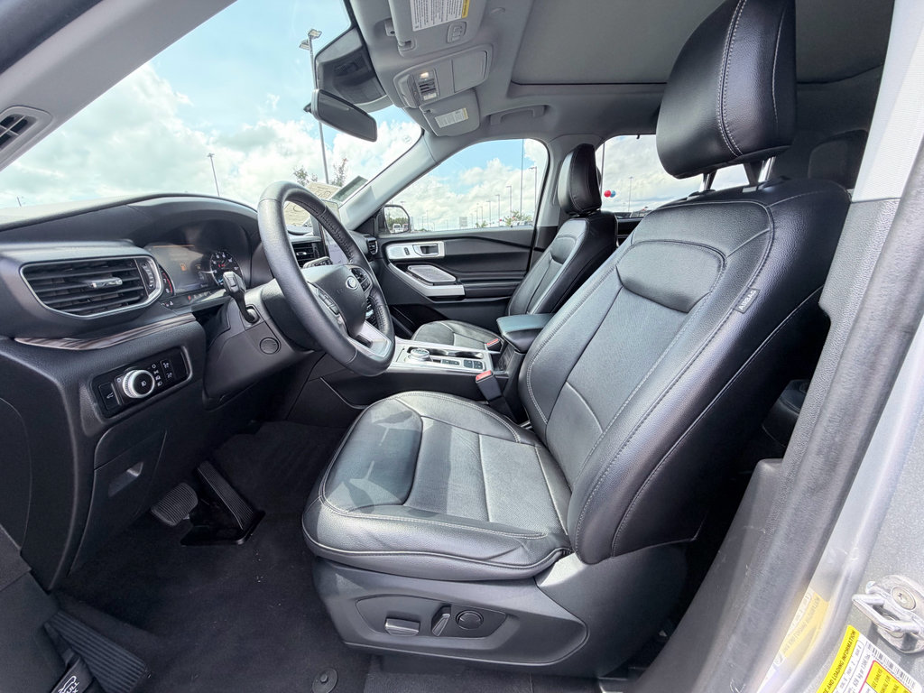 Used 2023 Ford Explorer Limited w/ Limited Technology Package RWD image 18