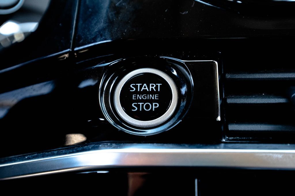 Used 2024 Nissan Pathfinder SV FWD image 27