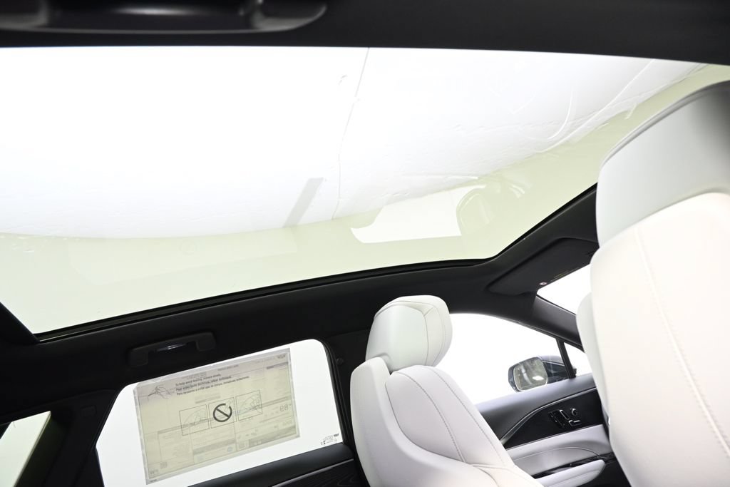 New 2026 Cadillac Lyriq Luxury AWD/4WD image 17
