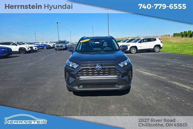Used 2022 Toyota RAV4 XLE w/ Convenience Package AWD/4WD image 2