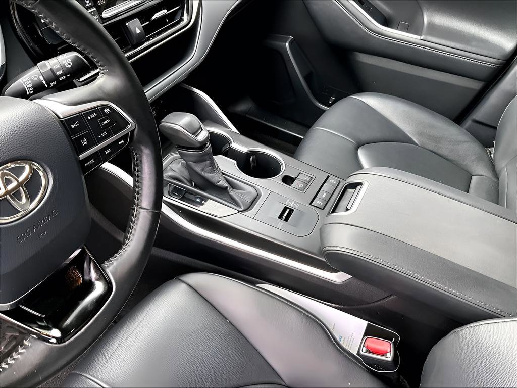 Used 2020 Toyota Highlander XLE image 21