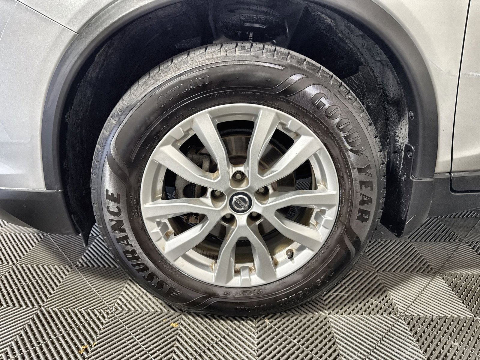 Used 2018 Nissan Rogue SV image 12