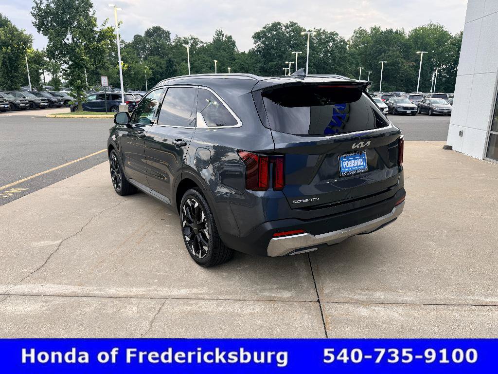 Used 2025 Kia Sorento EX w/ Panoramic Sunroof Package FWD image 4