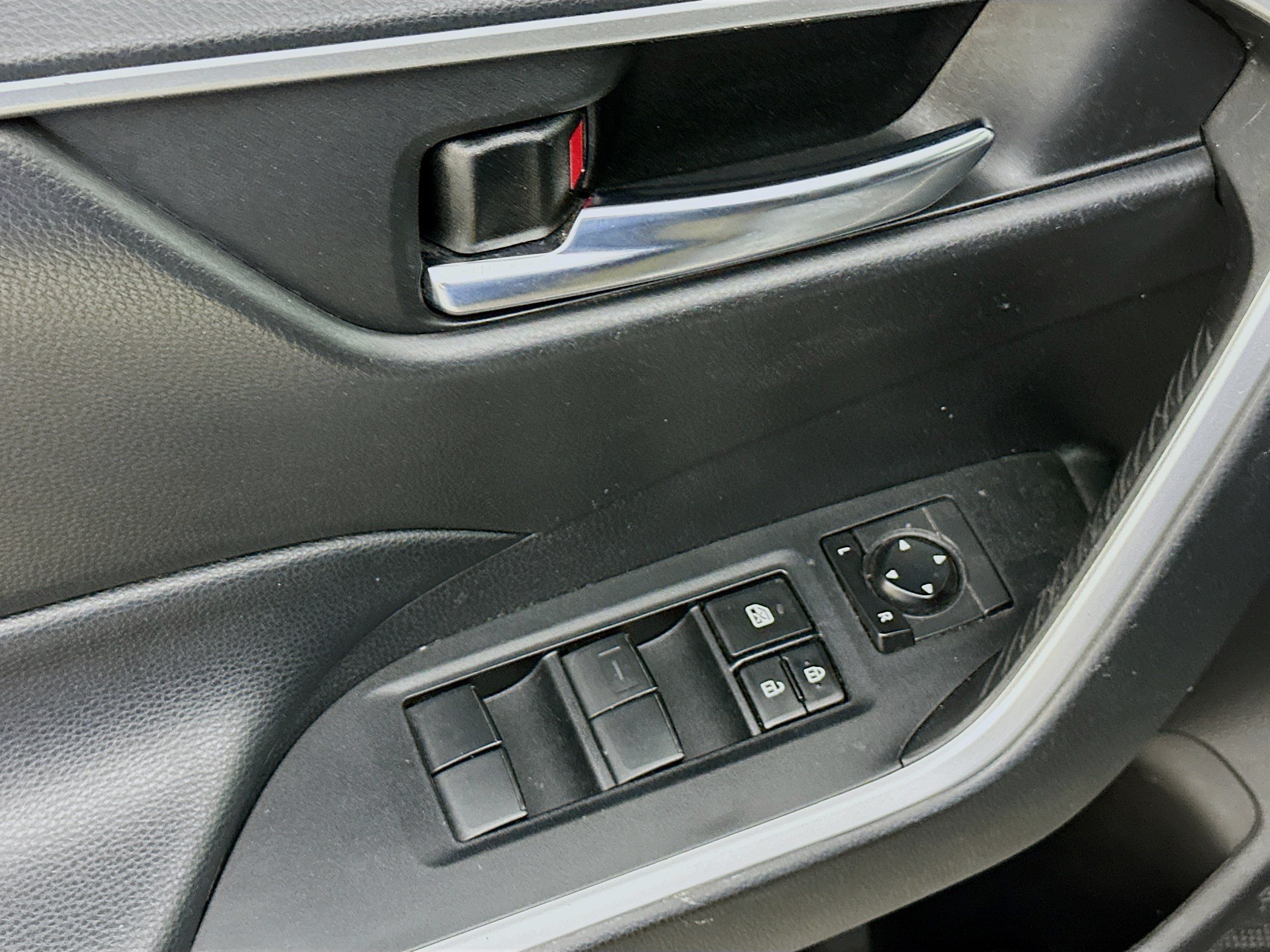 Used 2021 Toyota RAV4 XLE w/ XLE Grade Weather Package FWD image 15