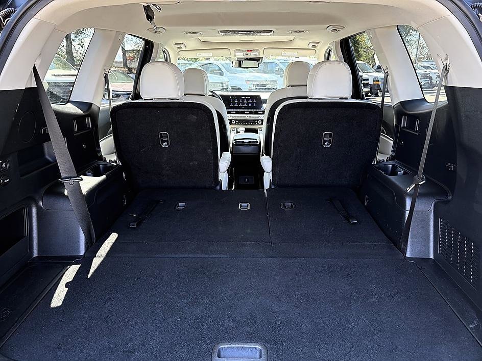 Used 2023 Kia Telluride EX w/ EX Captain's Chair Package AWD/4WD image 11