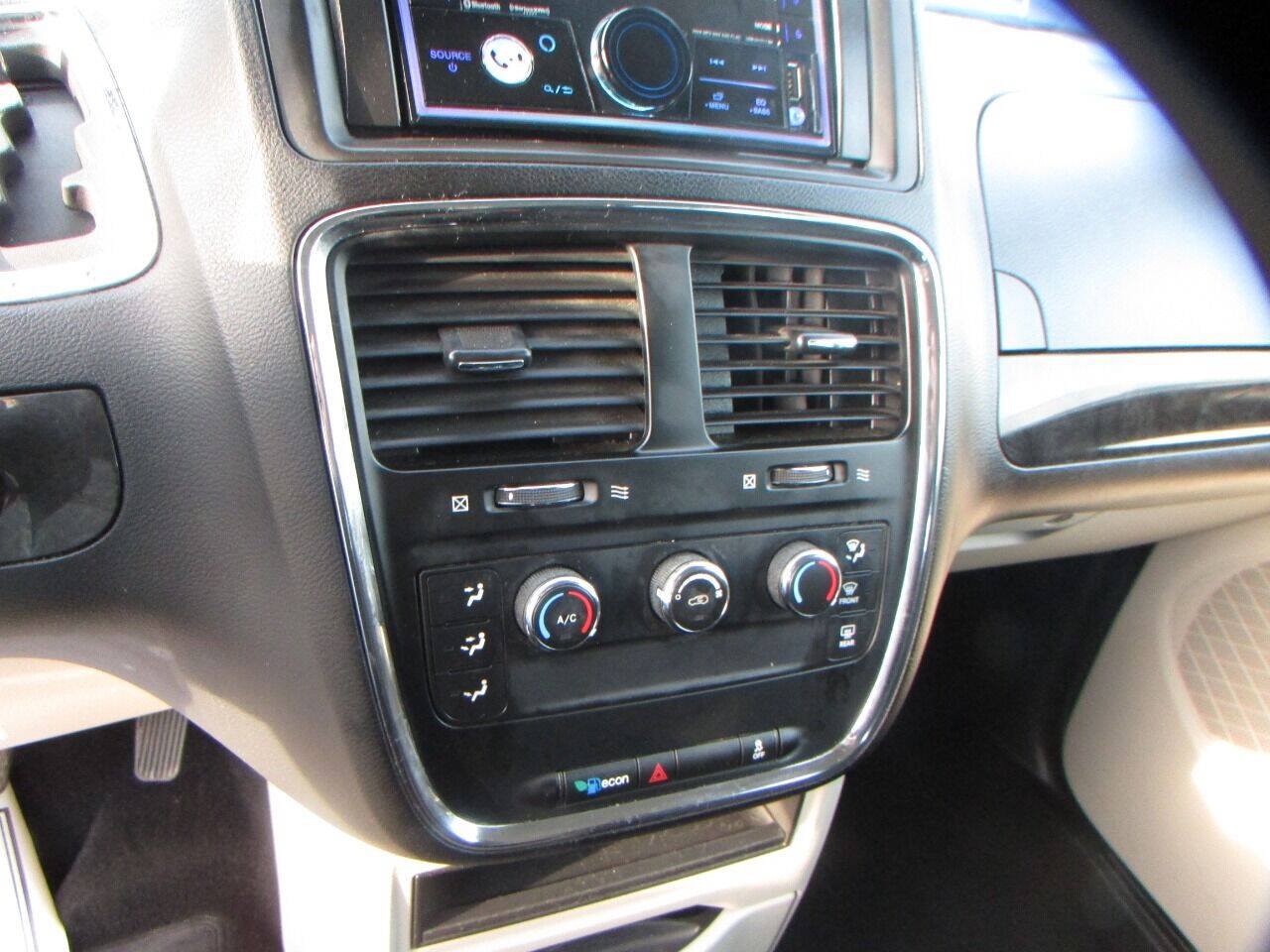 Used 2013 Dodge Grand Caravan American Value Package FWD image 30
