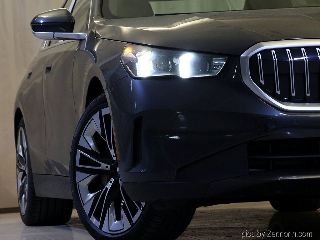 New 2026 BMW 530i xDrive w/ Premium Package AWD/4WD image 4