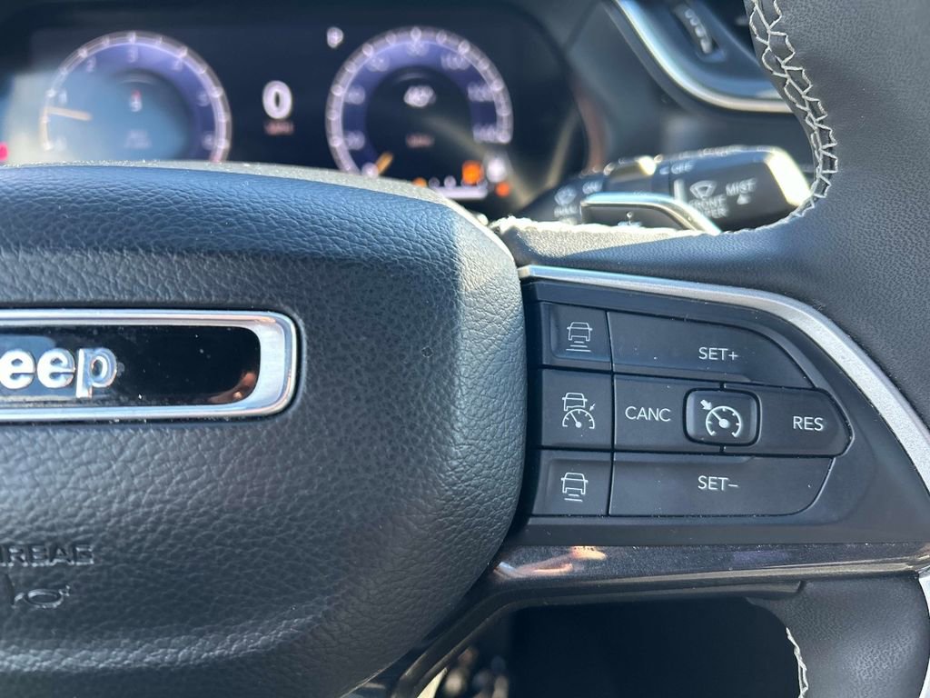 Used 2023 Jeep Grand Cherokee Altitude image 27