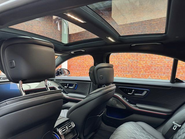 New 2025 Mercedes-Benz S 580 4MATIC Sedan image 3