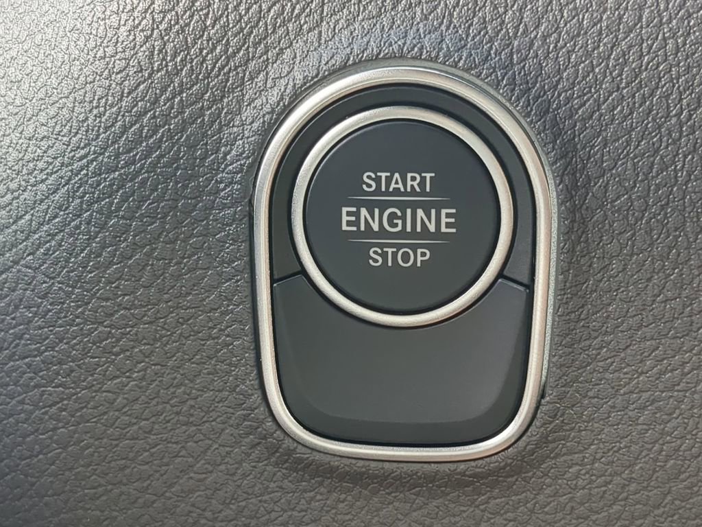 Used 2025 Mercedes-Benz Sprinter 2500 image 13