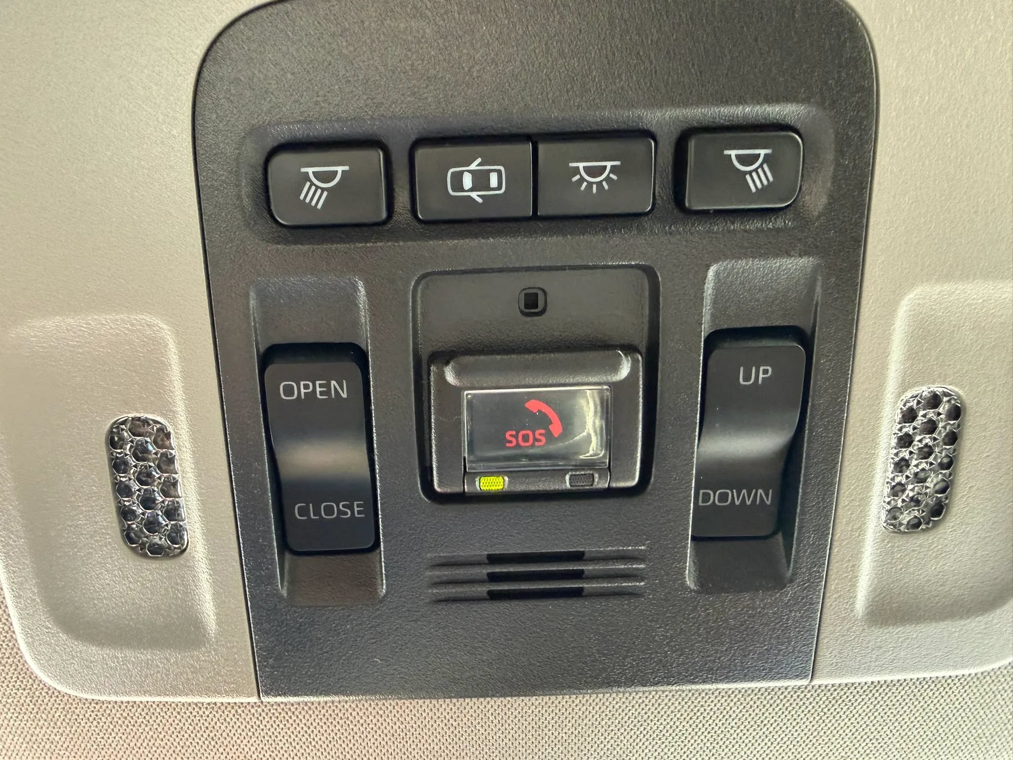 Used 2020 Toyota Camry SE w/ Convenience Package FWD image 44