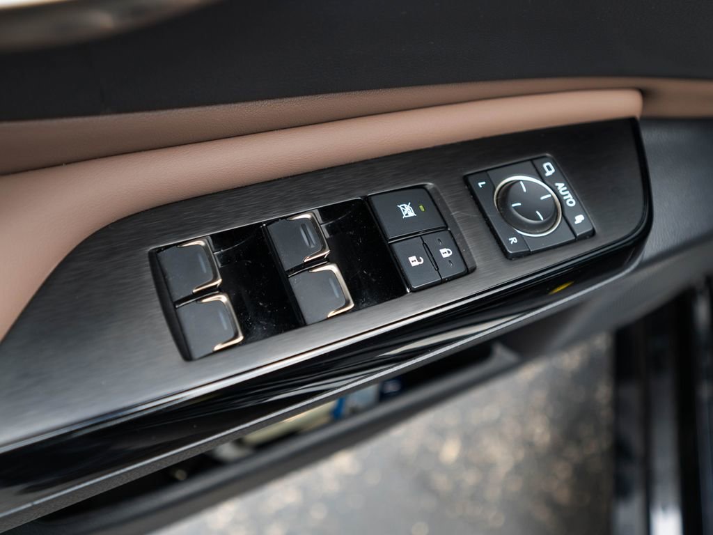 Used 2025 Lexus ES 300h w/ Premium Package FWD image 22