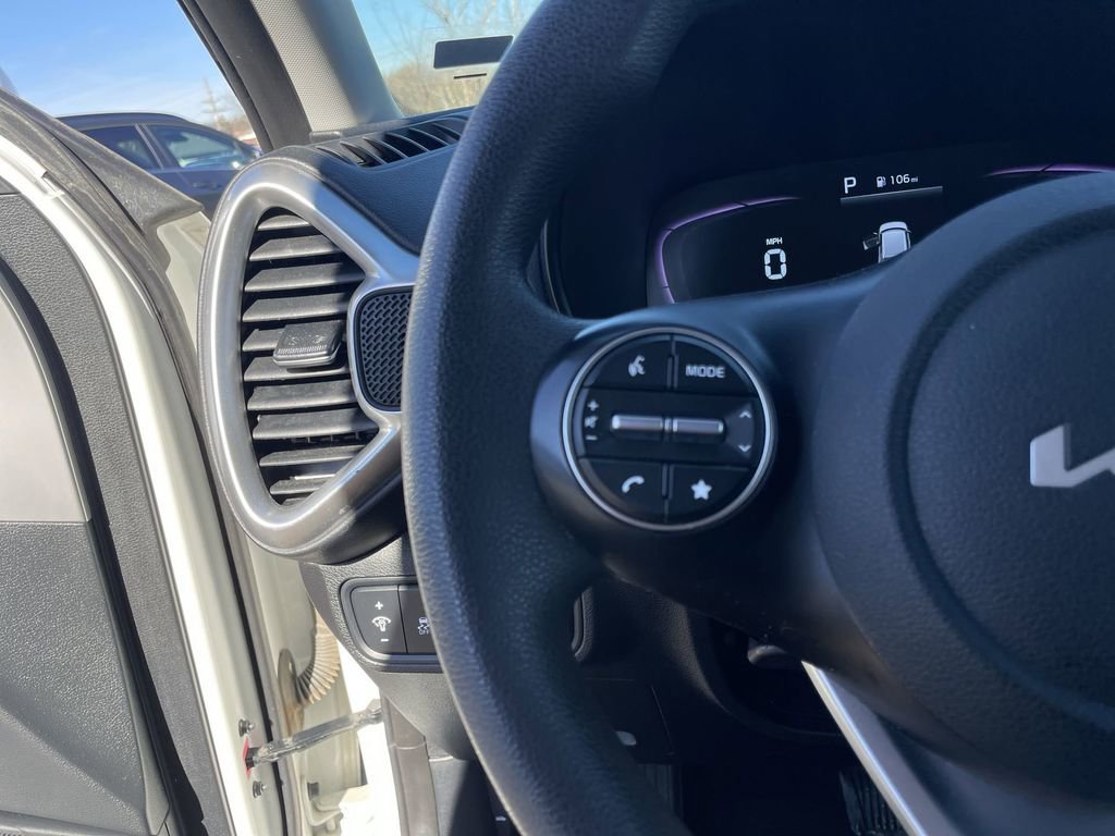 Certified 2023 Kia Soul LX w/ Option Group 015 FWD image 15
