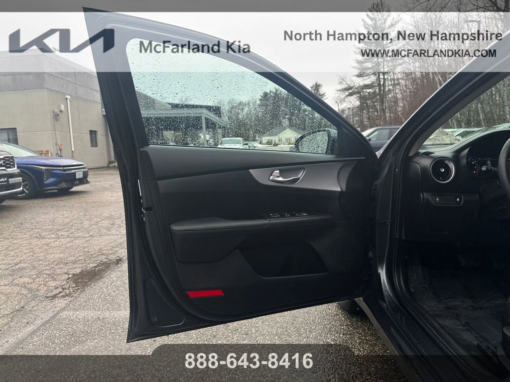 Used 2023 Kia Forte LX image 12