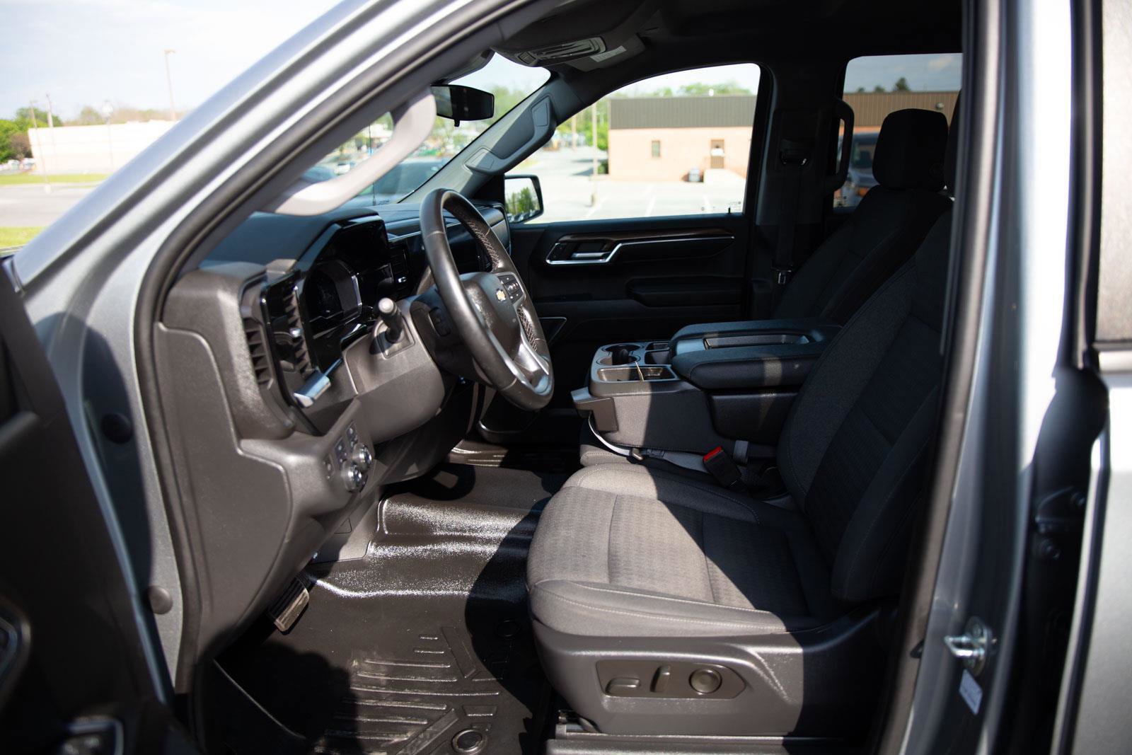 Used 2023 Chevrolet Silverado 1500 LT AWD/4WD image 19