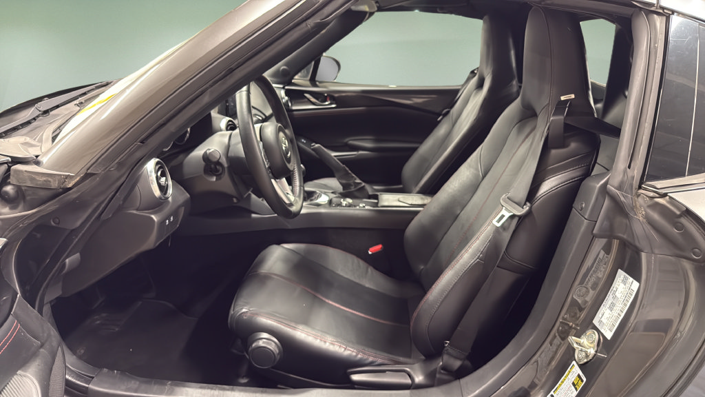 Used 2019 MAZDA MX-5 Miata RF Grand Touring w/ GT-S Package RWD image 19