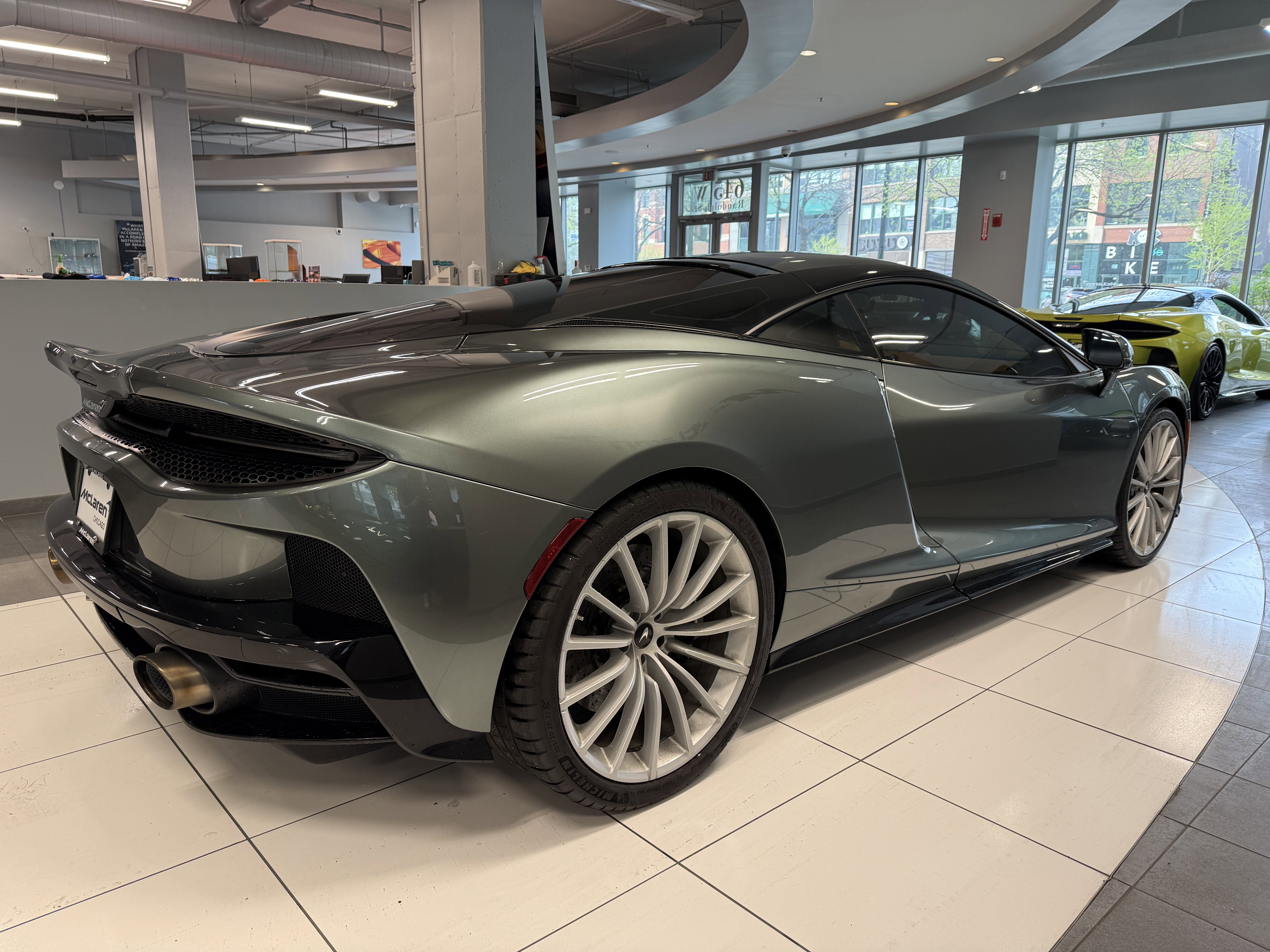 Used 2023 McLaren GT RWD image 4
