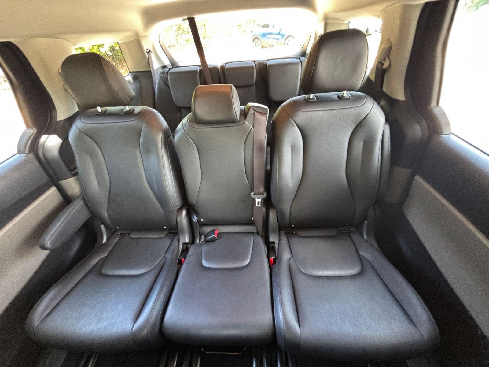 Used 2026 Kia Carnival FWD image 40