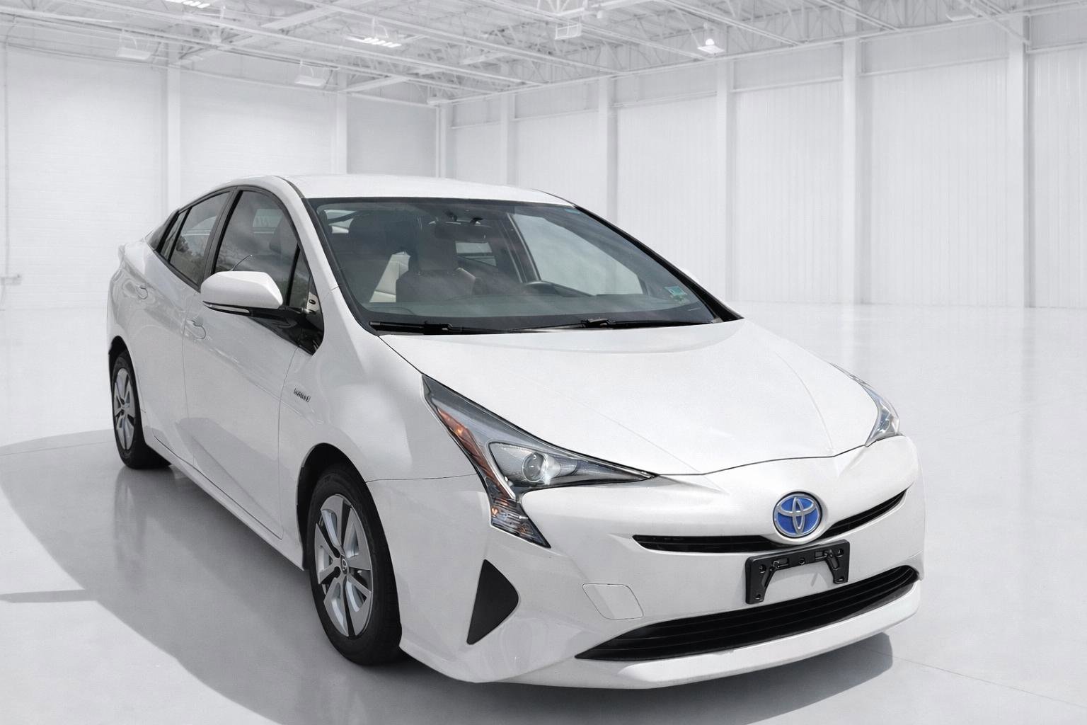 Used 2016 Toyota Prius Four Touring FWD image 4