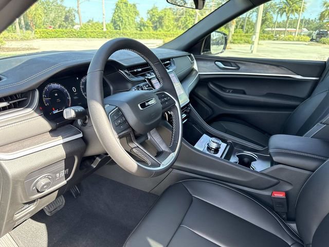 New 2025 Jeep Grand Cherokee Limited w/ Black Appearance Package image 21