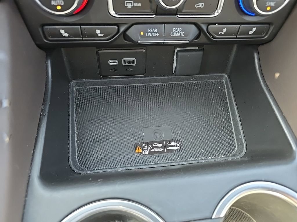 Used 2024 Chevrolet Suburban LT w/ Luxury Package AWD/4WD image 27