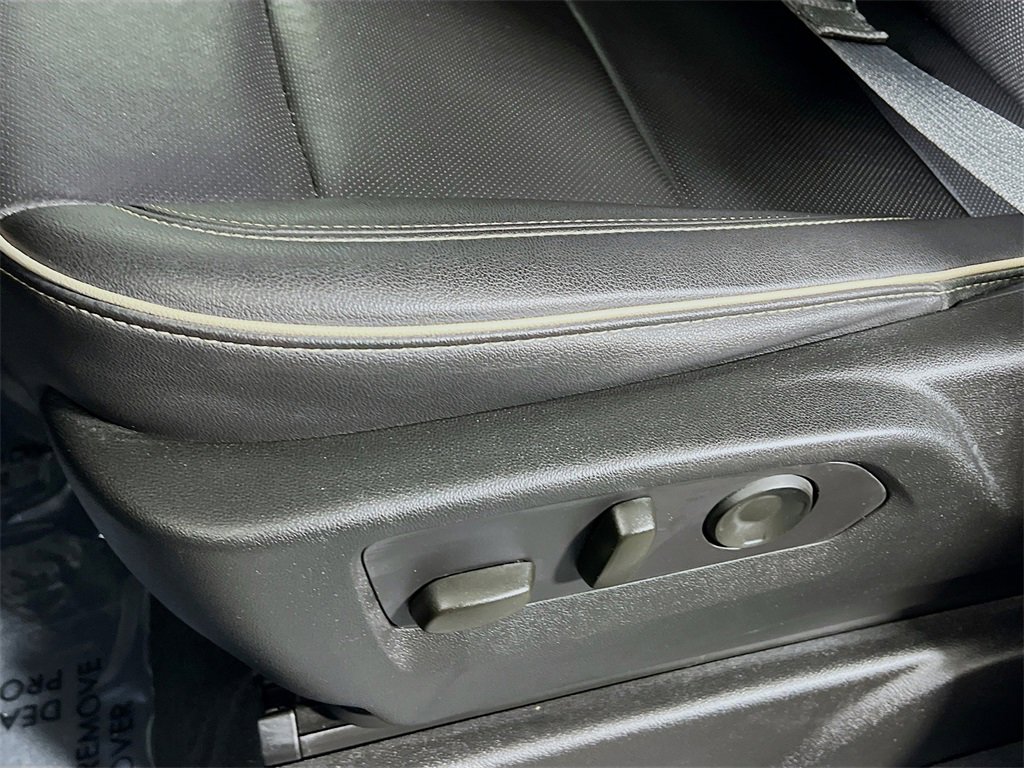 Used 2023 Chevrolet Suburban Premier image 19