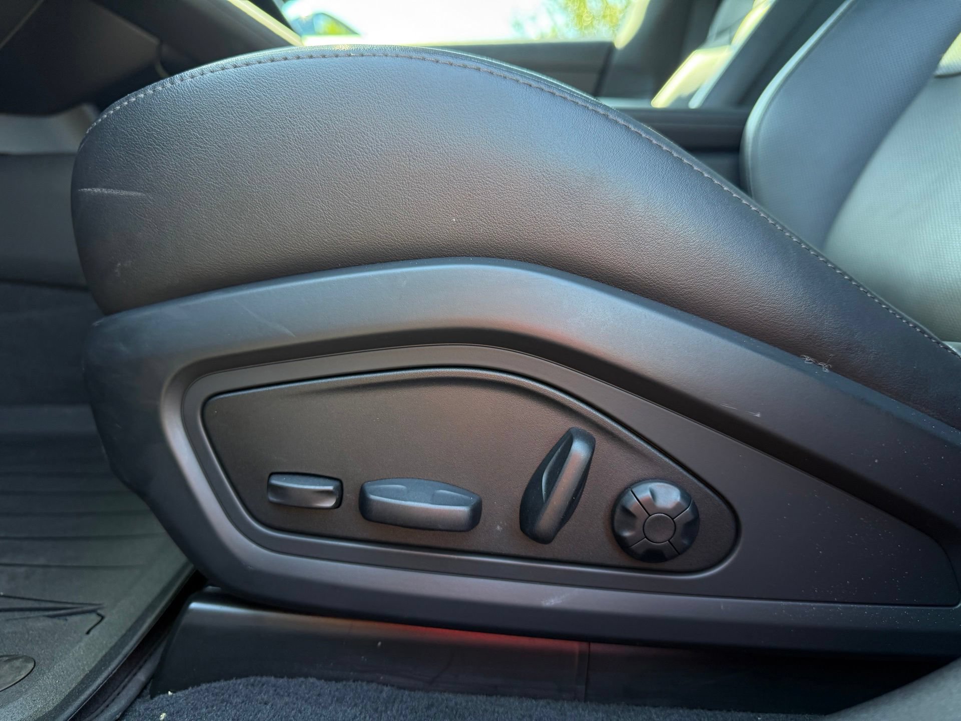 Certified 2023 Porsche Taycan RWD image 28