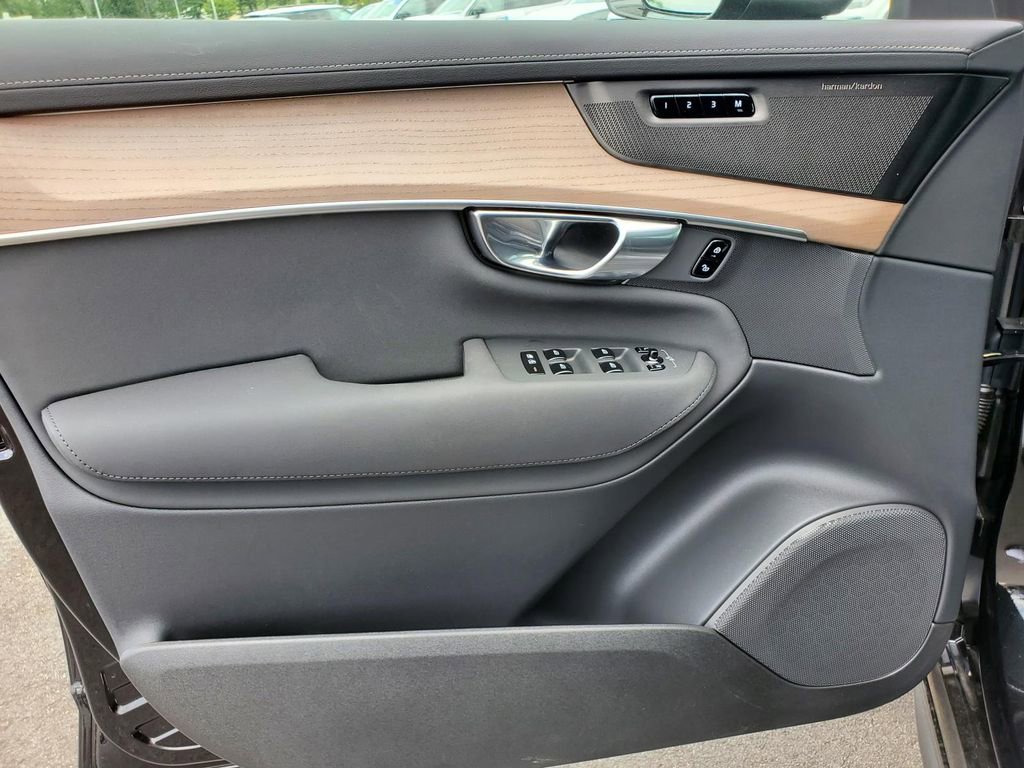 New 2026 Volvo XC90 B6 Plus w/ Protection Package Premier image 3