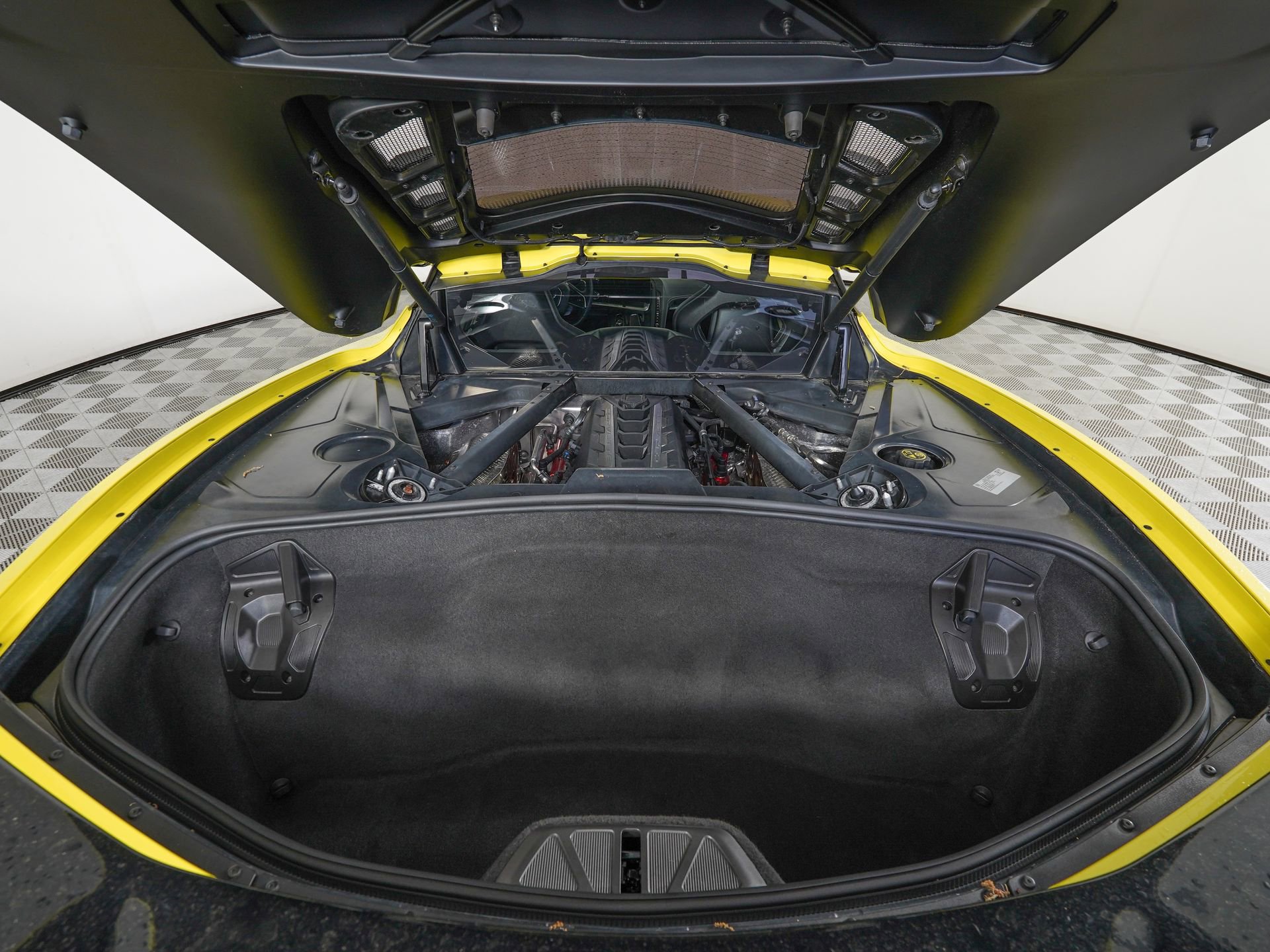 Used 2024 Chevrolet Corvette Stingray Preferred Cpe w/ Z51 Performance Package image 11