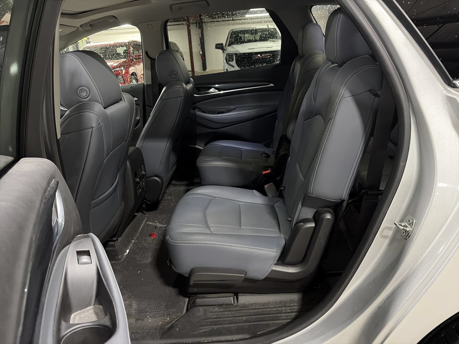Used 2019 Buick Enclave Essence AWD/4WD image 27