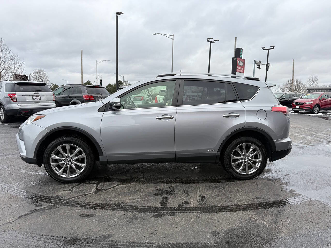 Used 2017 Toyota RAV4 Limited image 4