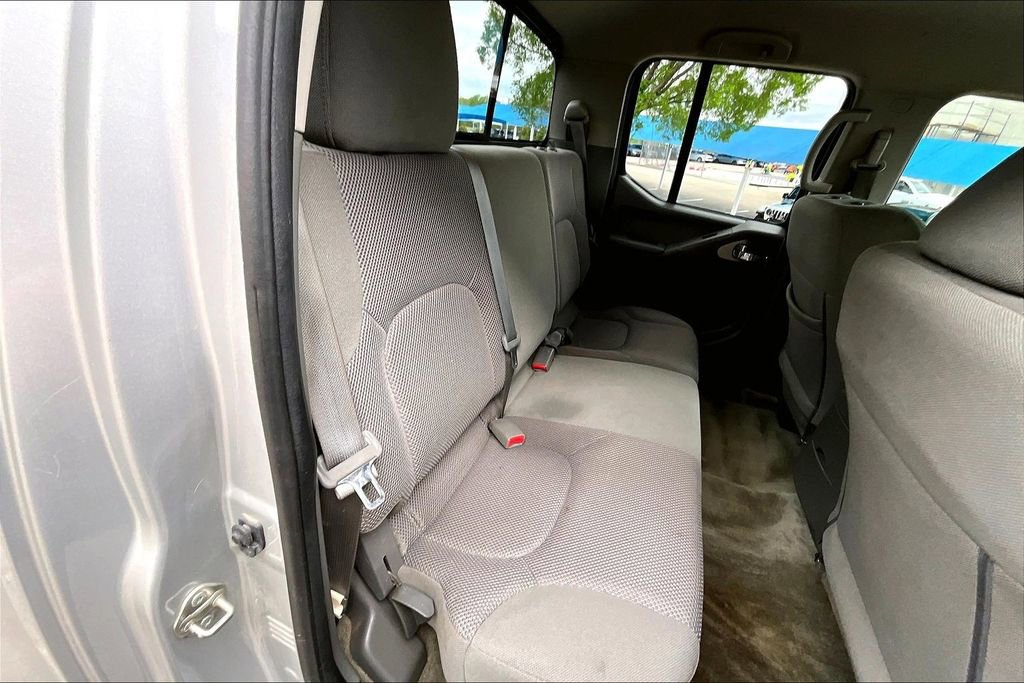 Used 2018 Nissan Frontier SV image 24