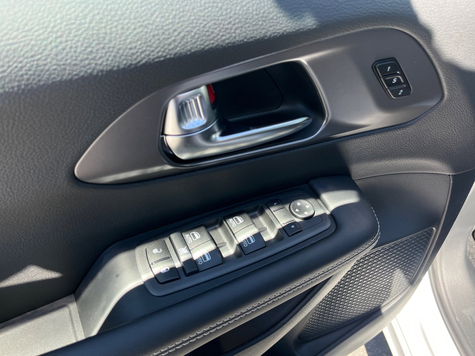 New 2026 Chrysler Pacifica Select image 14