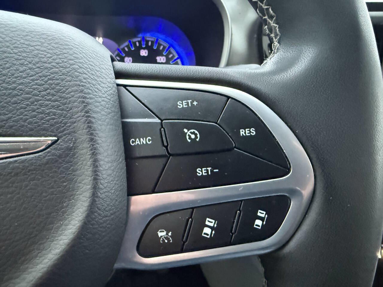 Used 2023 Chrysler Pacifica Touring-L image 24