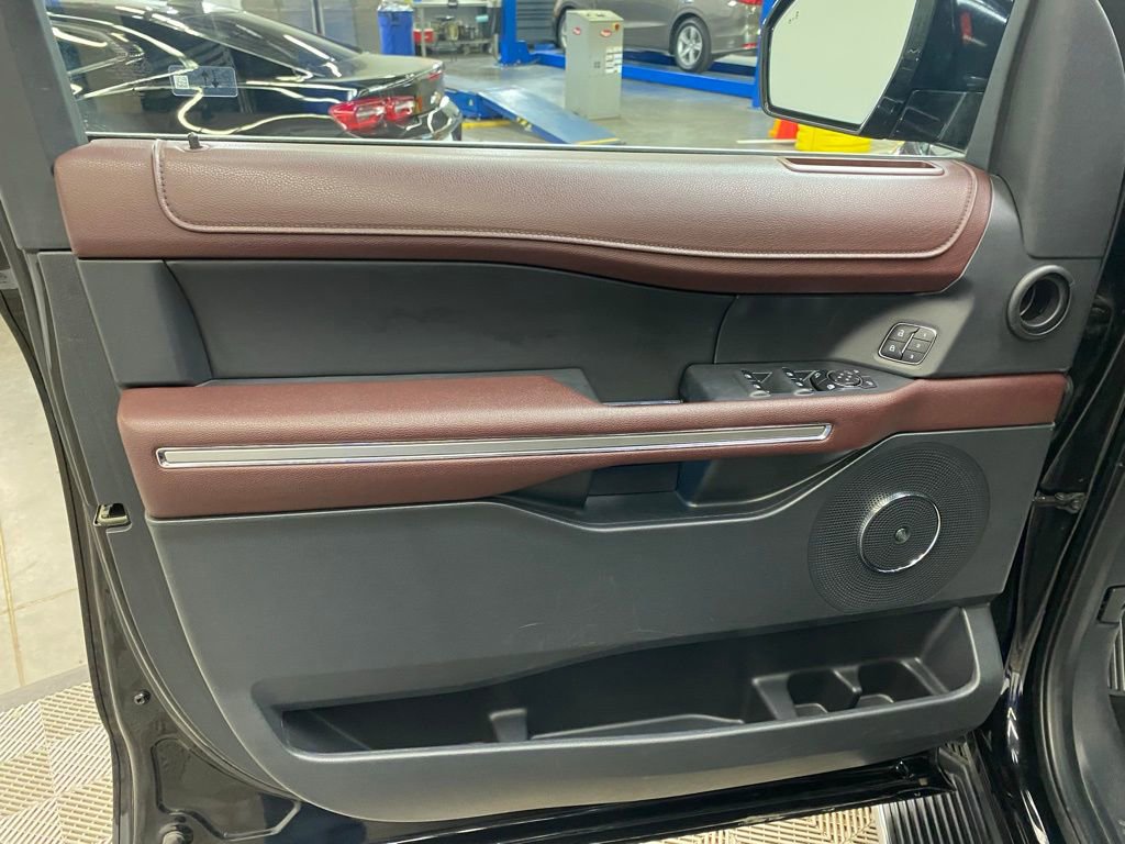 Used 2022 Ford Expedition Limited AWD/4WD image 14