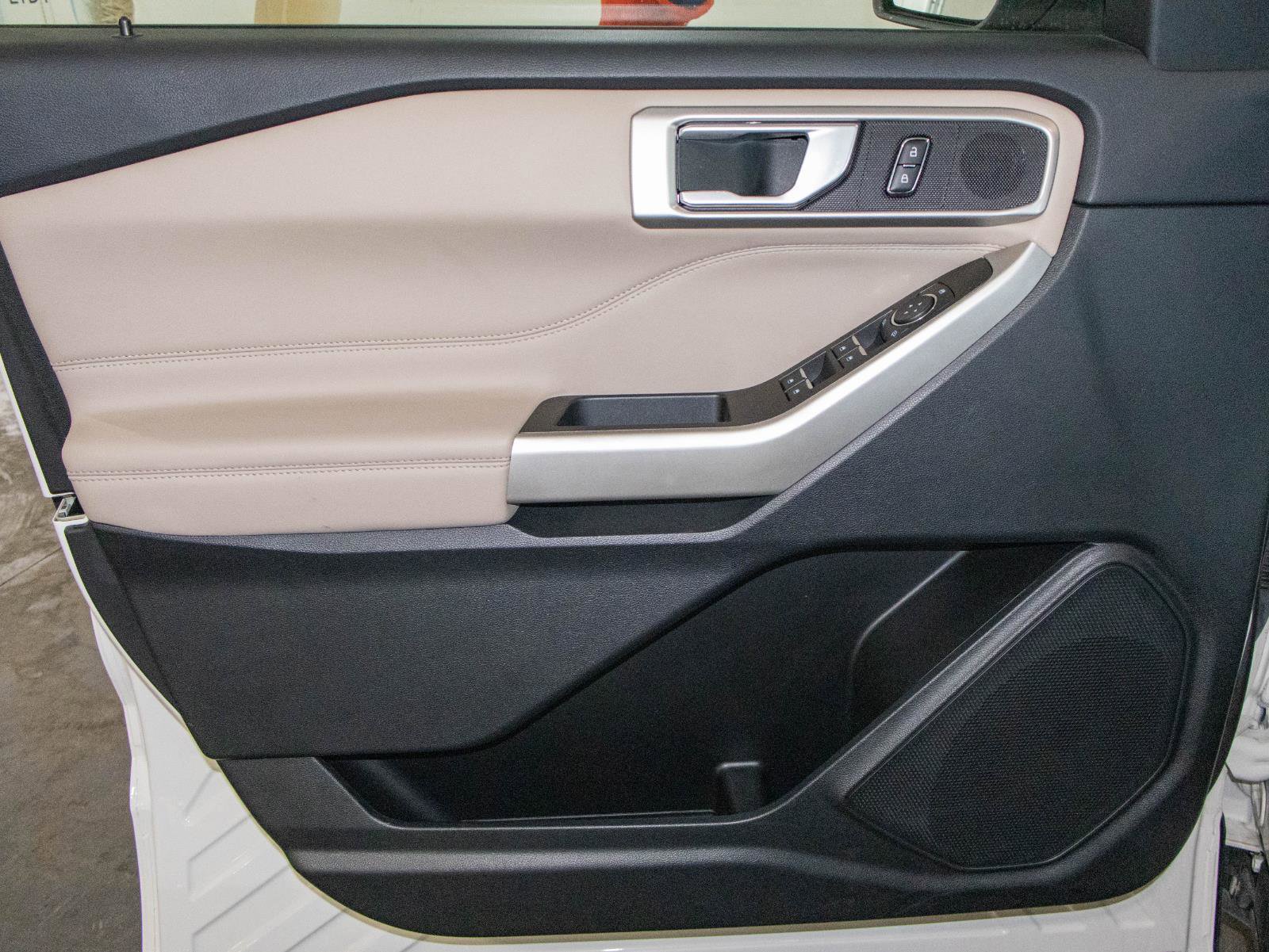 Used 2023 Ford Explorer XLT w/ Equipment Group 202A image 11