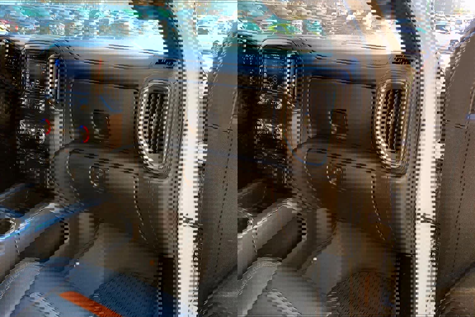 Used 2023 GMC Sierra 2500 AT4 w/ Gooseneck/5TH Wheel Package image 17