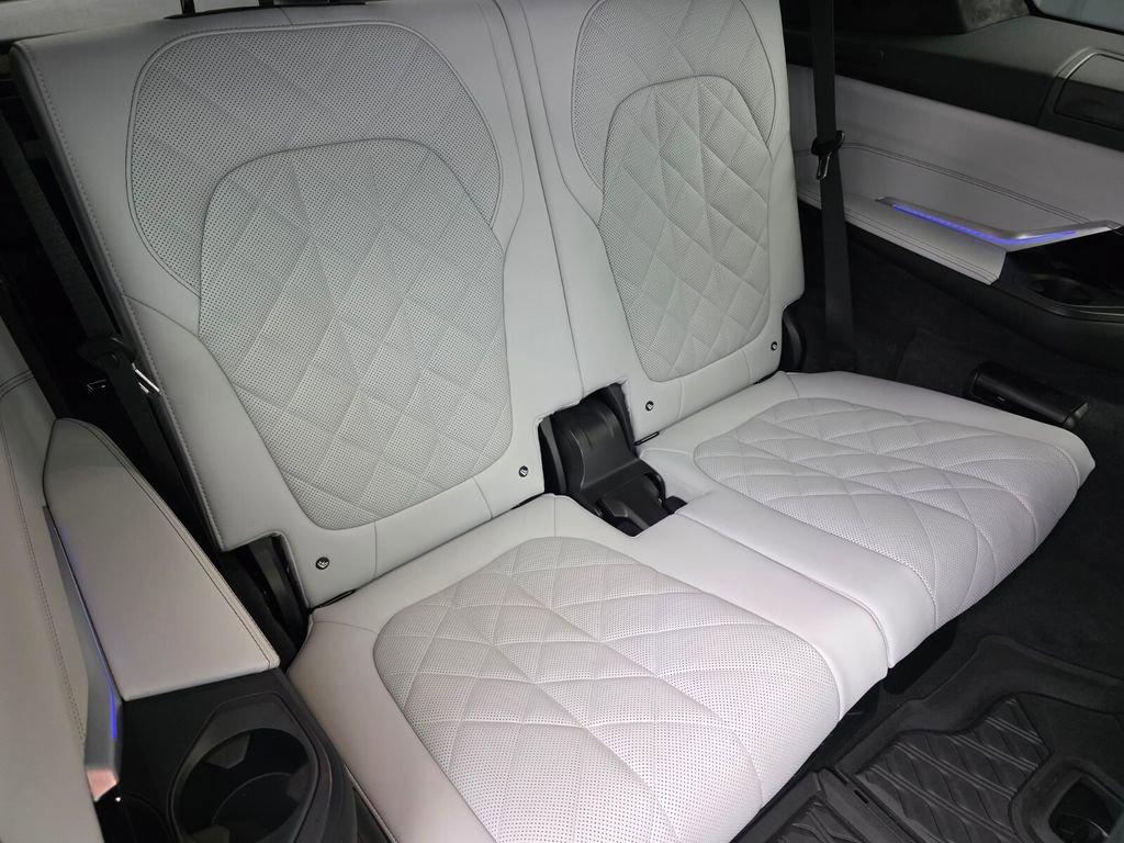Used 2025 BMW X7 xDrive40i w/ M Sport Package AWD/4WD image 27