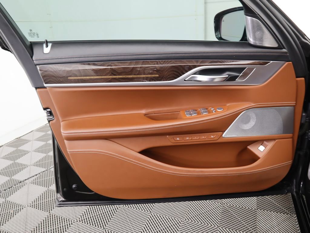 Used 2019 BMW 750i w/ Executive Package image 25