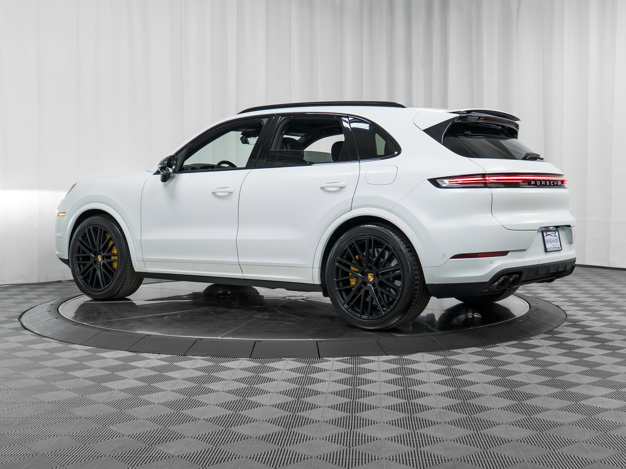 Certified 2024 Porsche Cayenne Turbo image 40