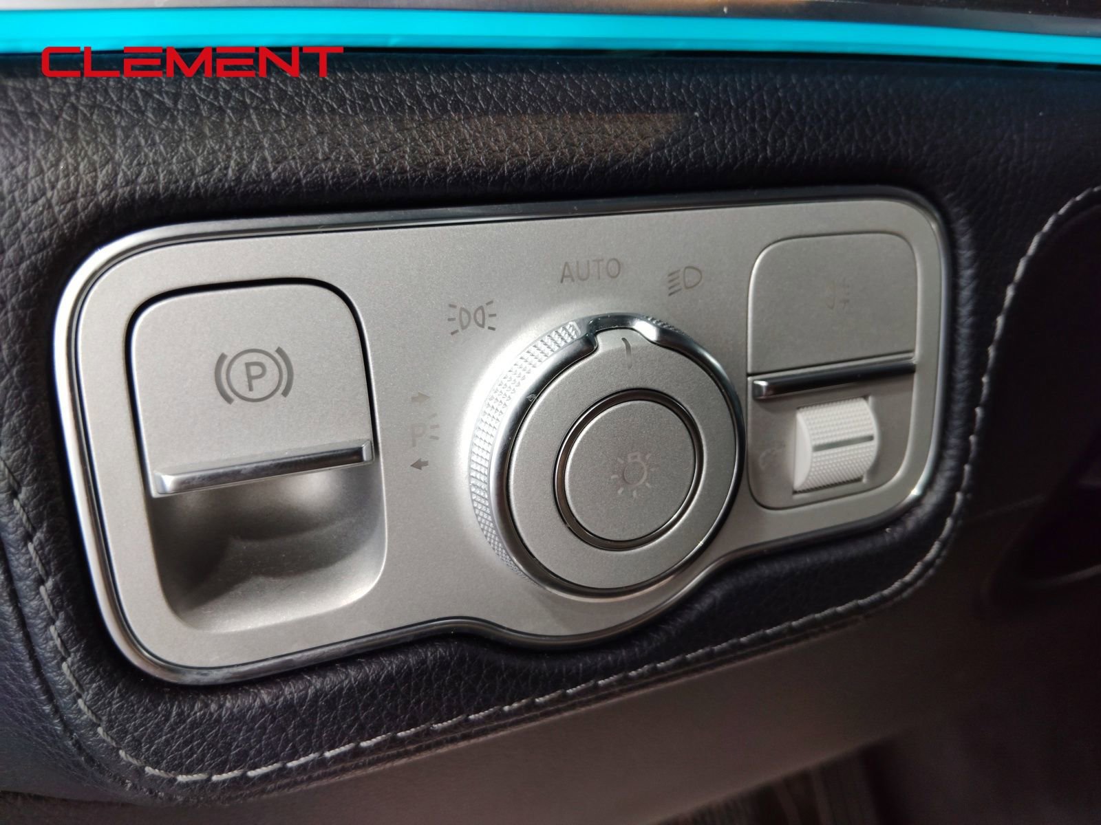 Used 2020 Mercedes-Benz GLE 350 4MATIC w/ MBUX Technology Package image 19