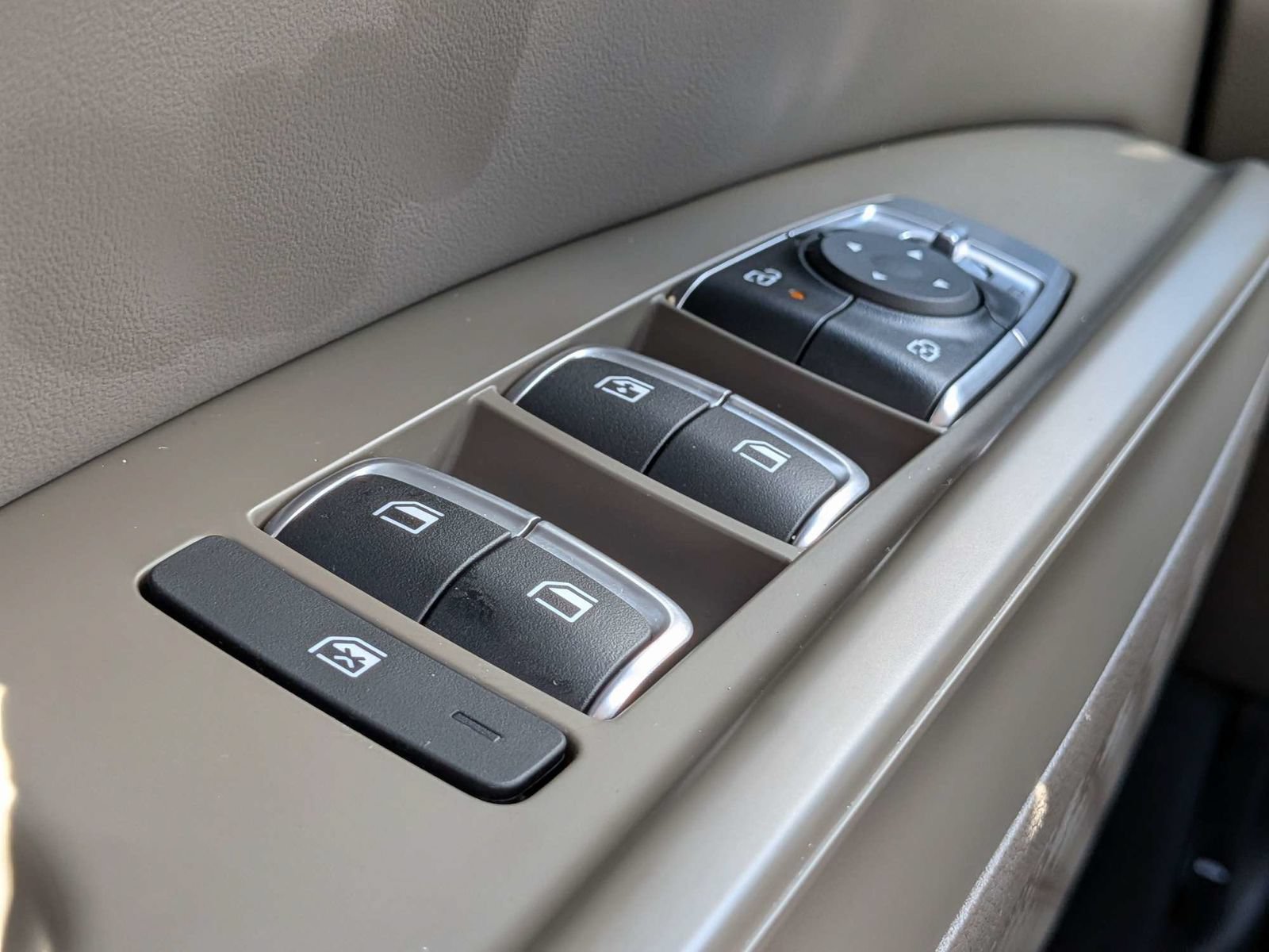Used 2026 Kia Carnival FWD image 27