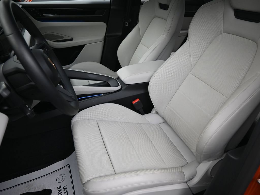Used 2024 Porsche Macan 4 Electric AWD/4WD image 11